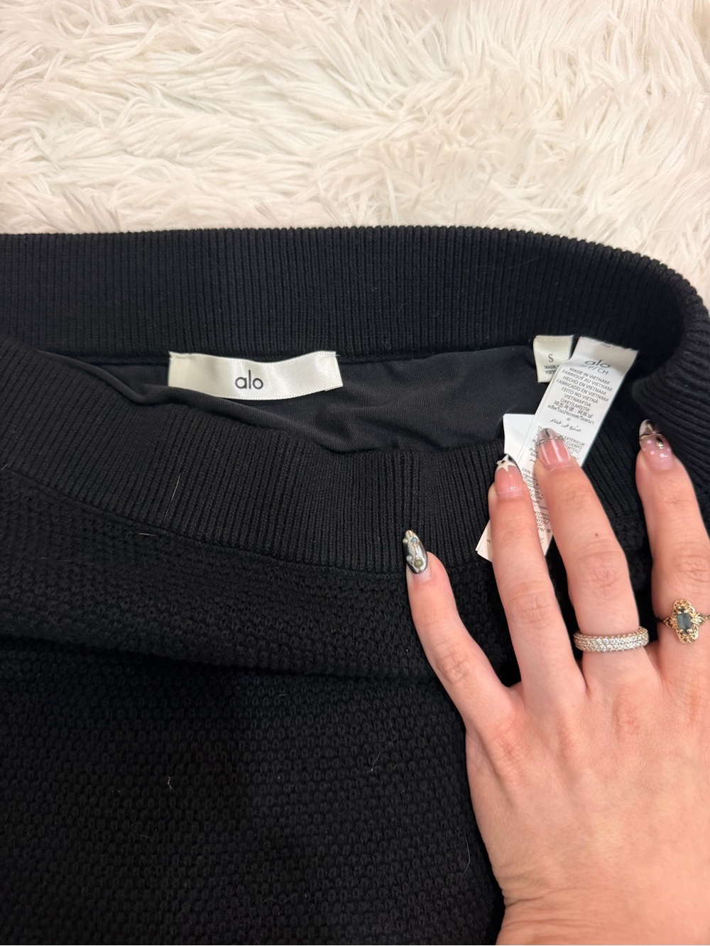 ALO Yoga Black Women's Sweater - Picture 4 of 6